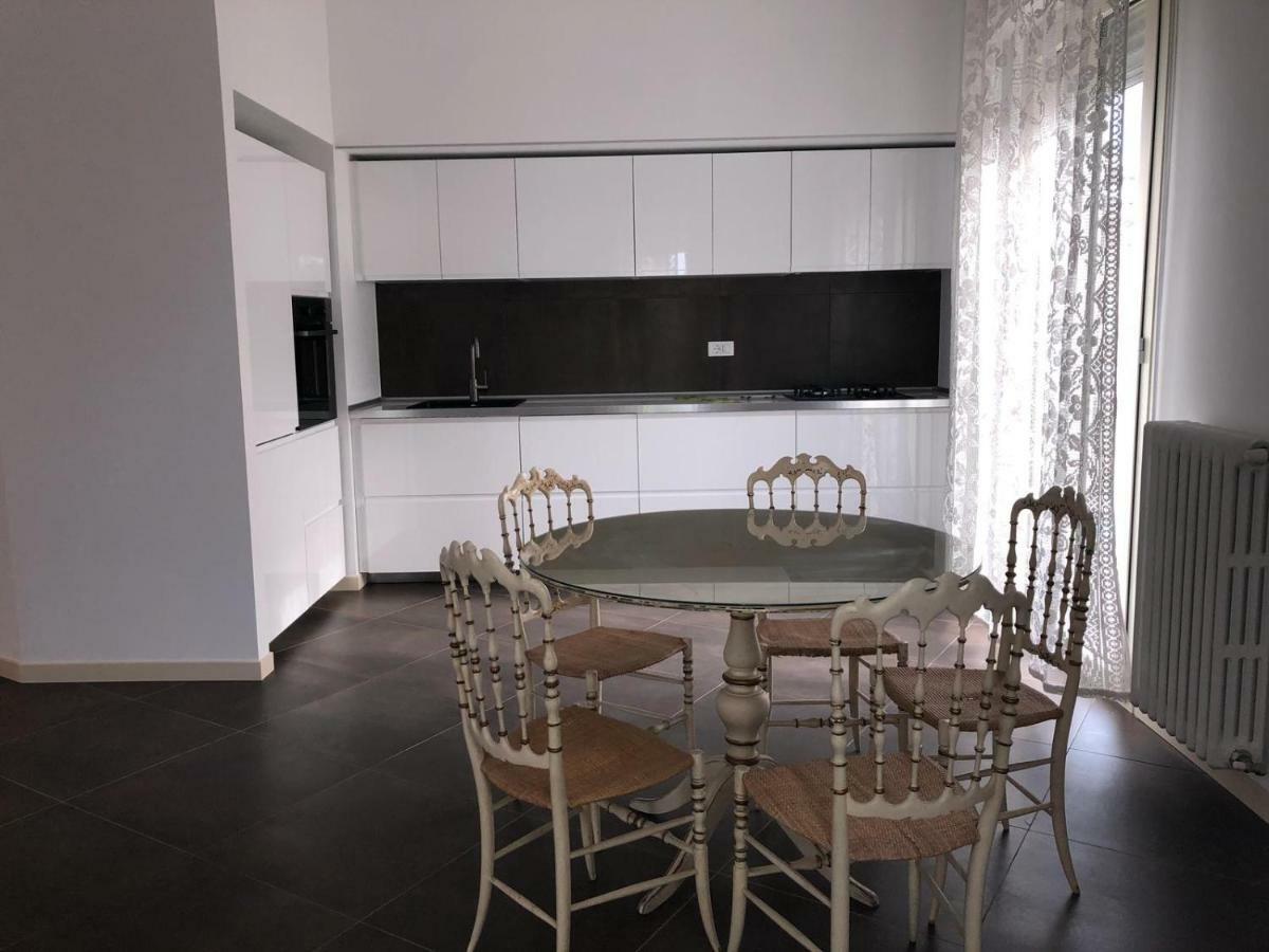 Casa Savoia Daire Desenzano del Garda Dış mekan fotoğraf